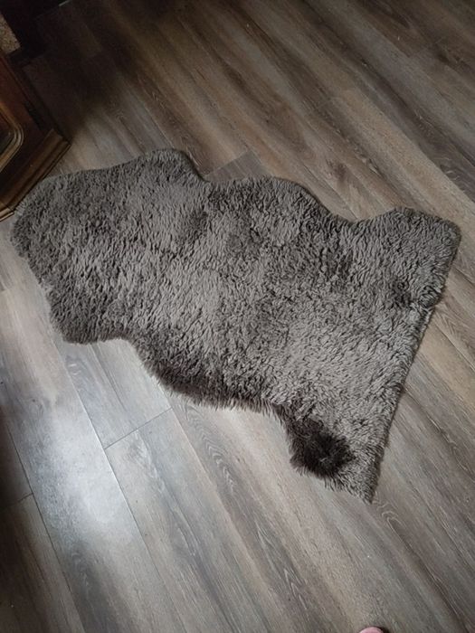 Продам коврик, кухонные,венские стулья под реставрацию.