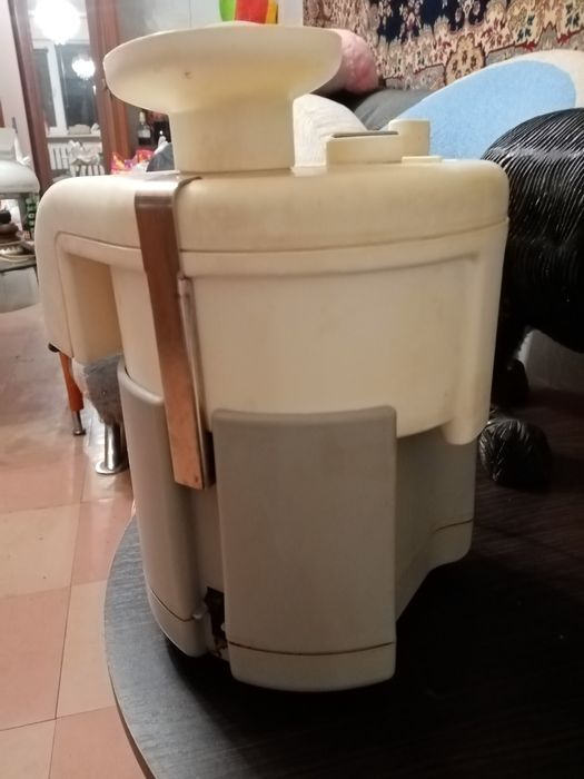 Ссоковыжималка, отлично работает