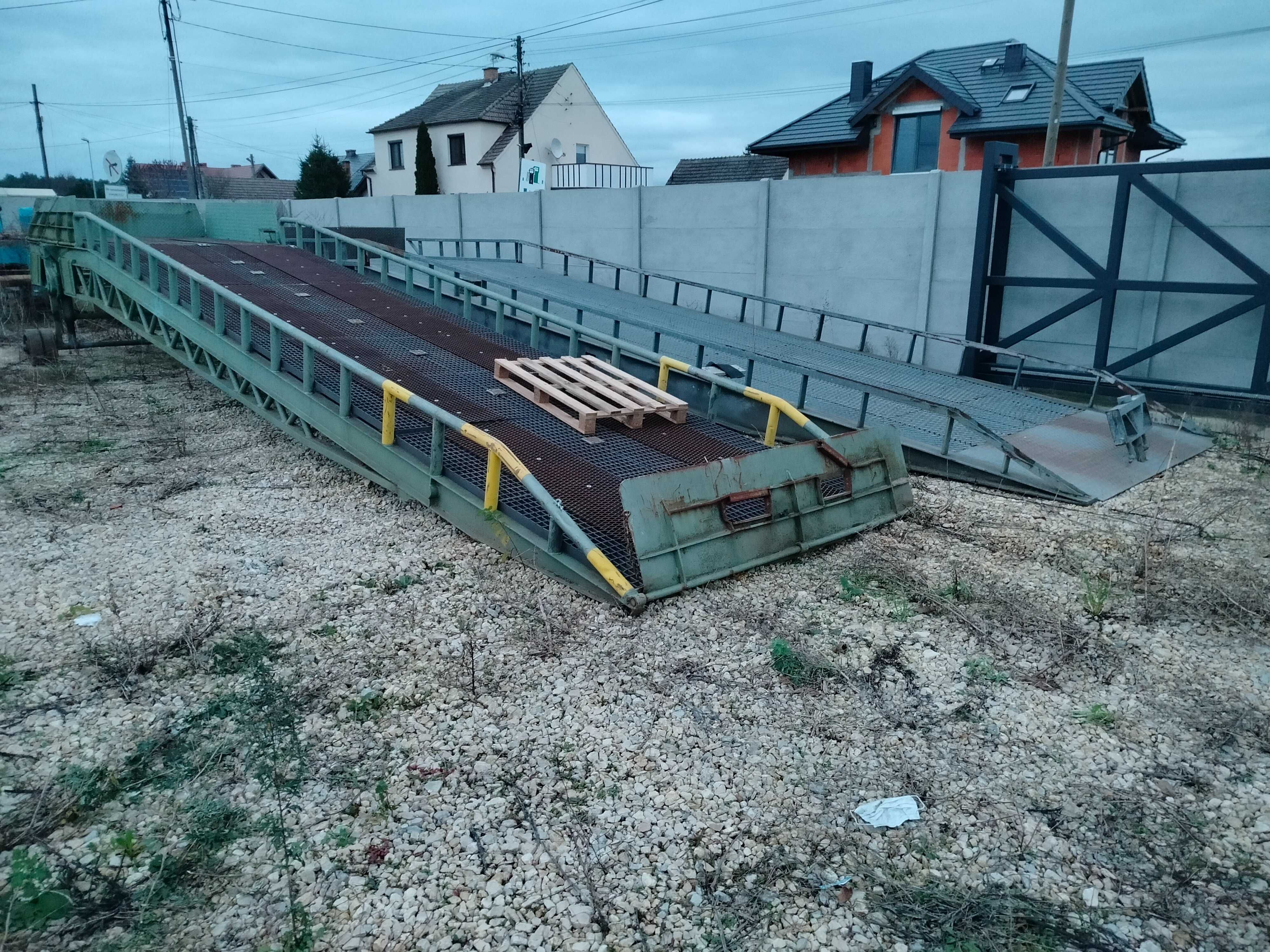 rampa mobilna rampa zaladunkowa do kontenera