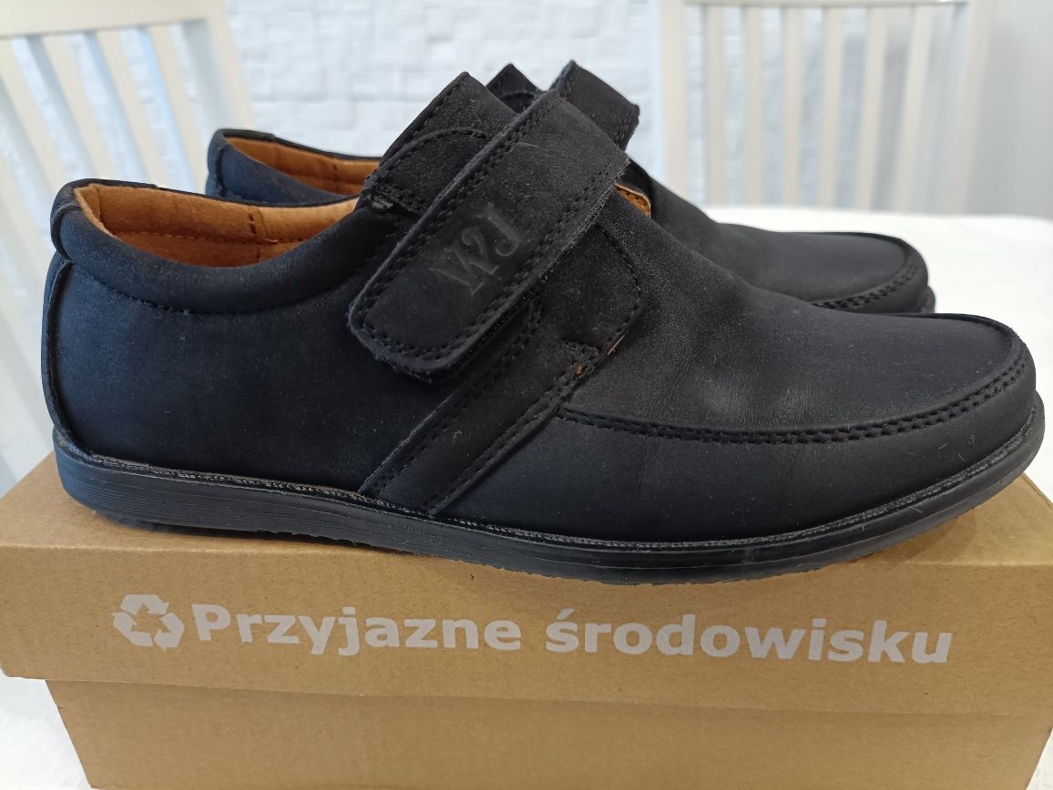 Buty chłopięce Wojtyłko komunijne czarne 32 stan bdb