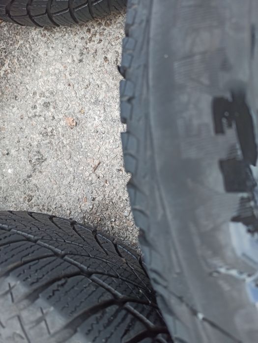 Комплект зимней резины с дисками.