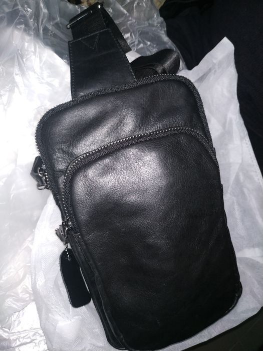 Сумка чоловіча нагрудна натуральна шкіра чорного кольору