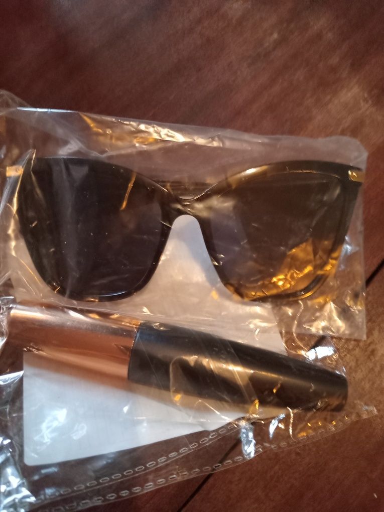 Rimel e oculos novos