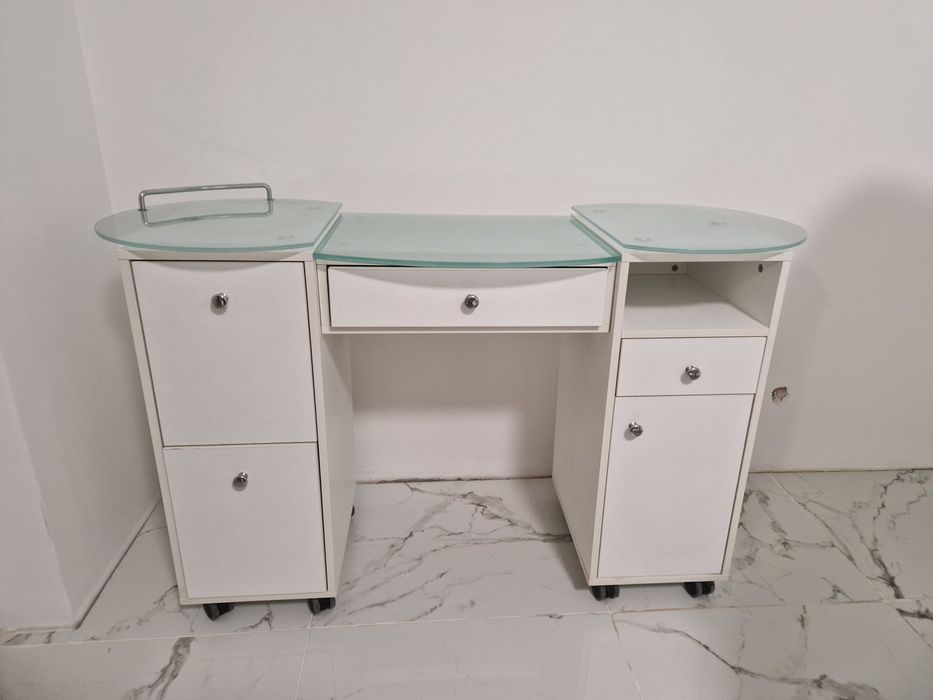 Biurko kosmetyczne do manicure