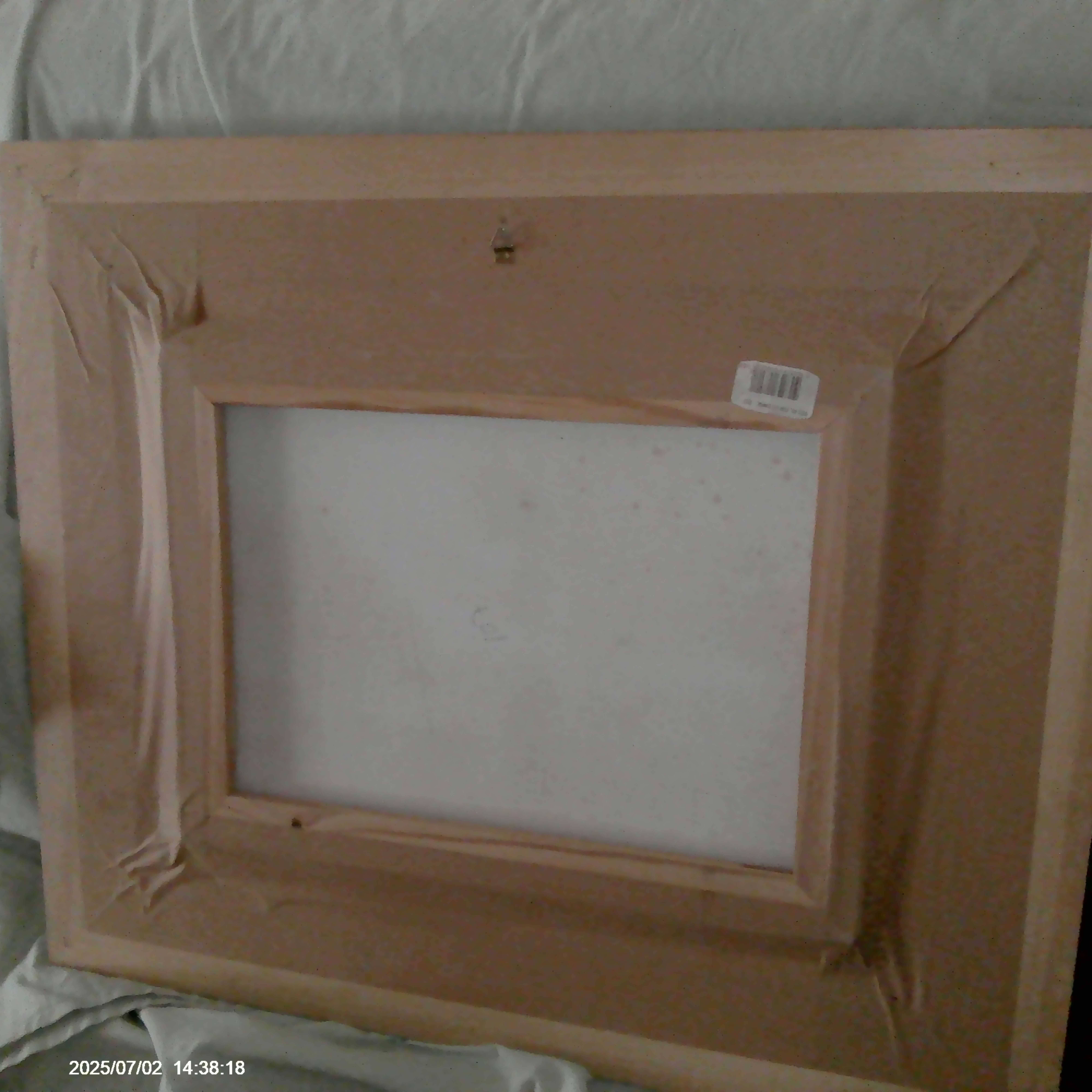 Quadro com moldura dourada