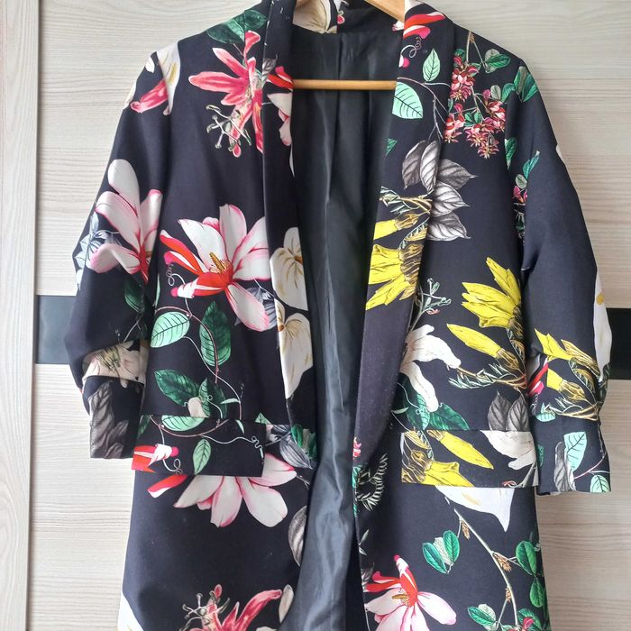 Żakiet damski w kwiaty