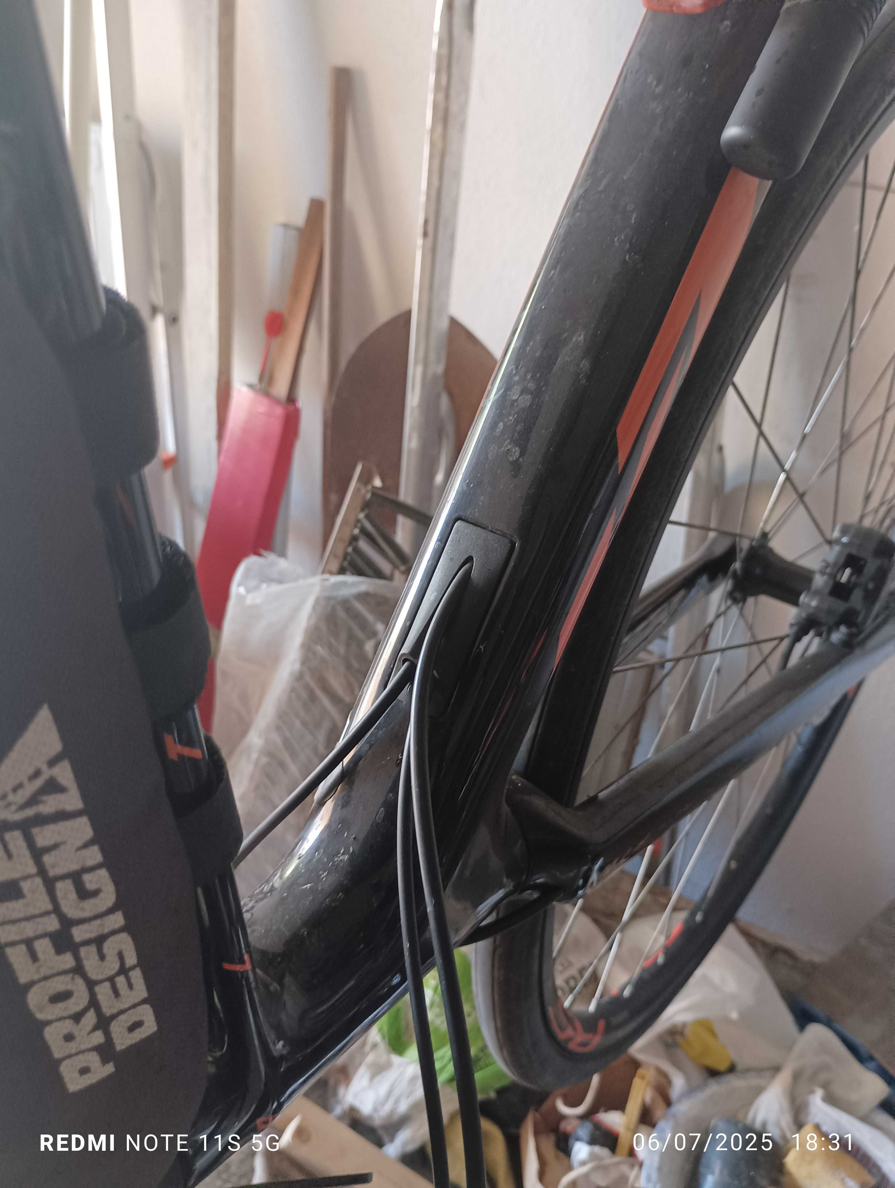 Bicicleta de estrada em carbono