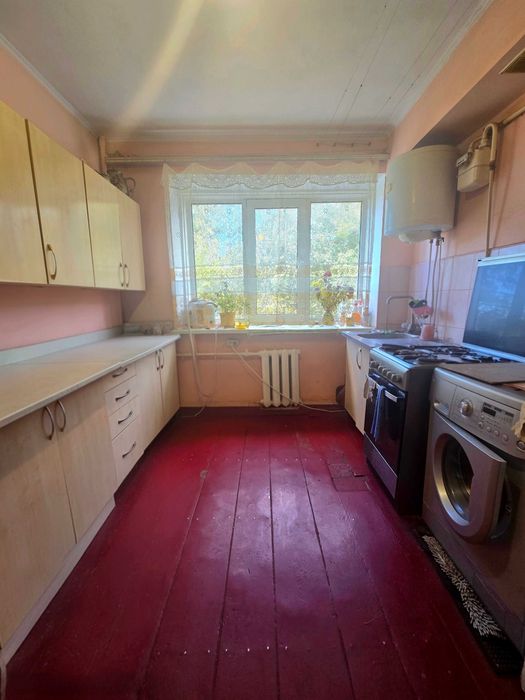 Продаж 4-х кімнат в комунальній квартирі на Вокзальній