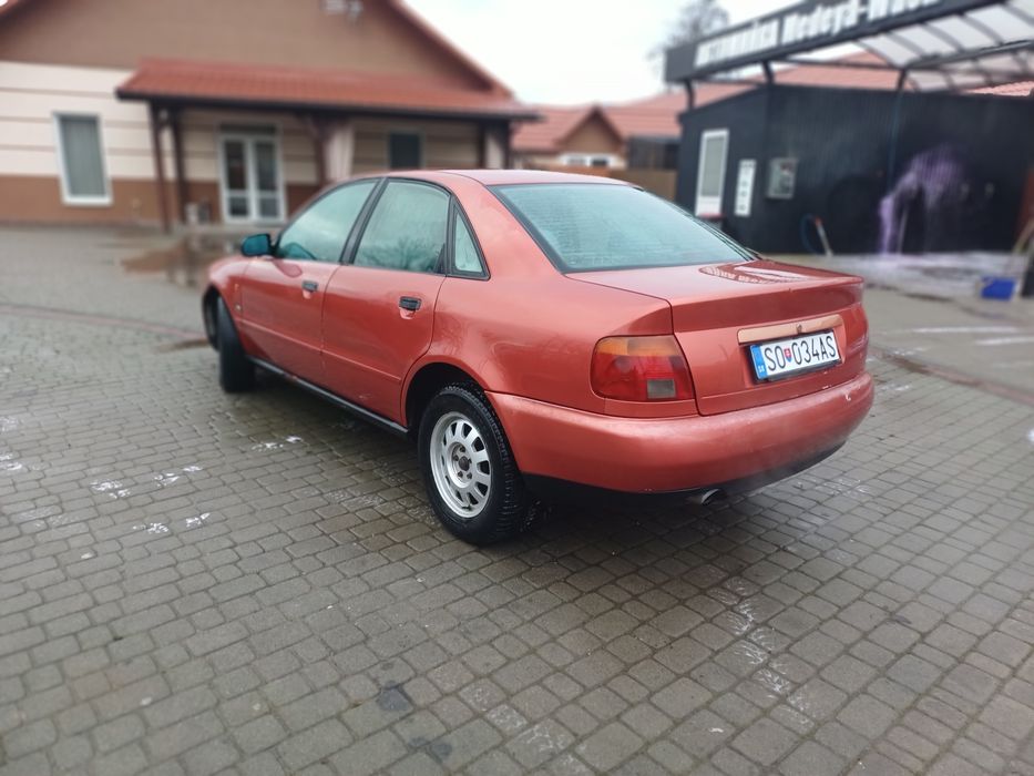 Audi a4 1.8 бензин