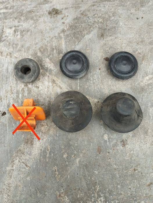 Упор капота Шкода а 5