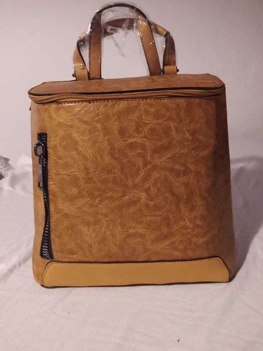 Mochila de senhora nova elegante nunca usada