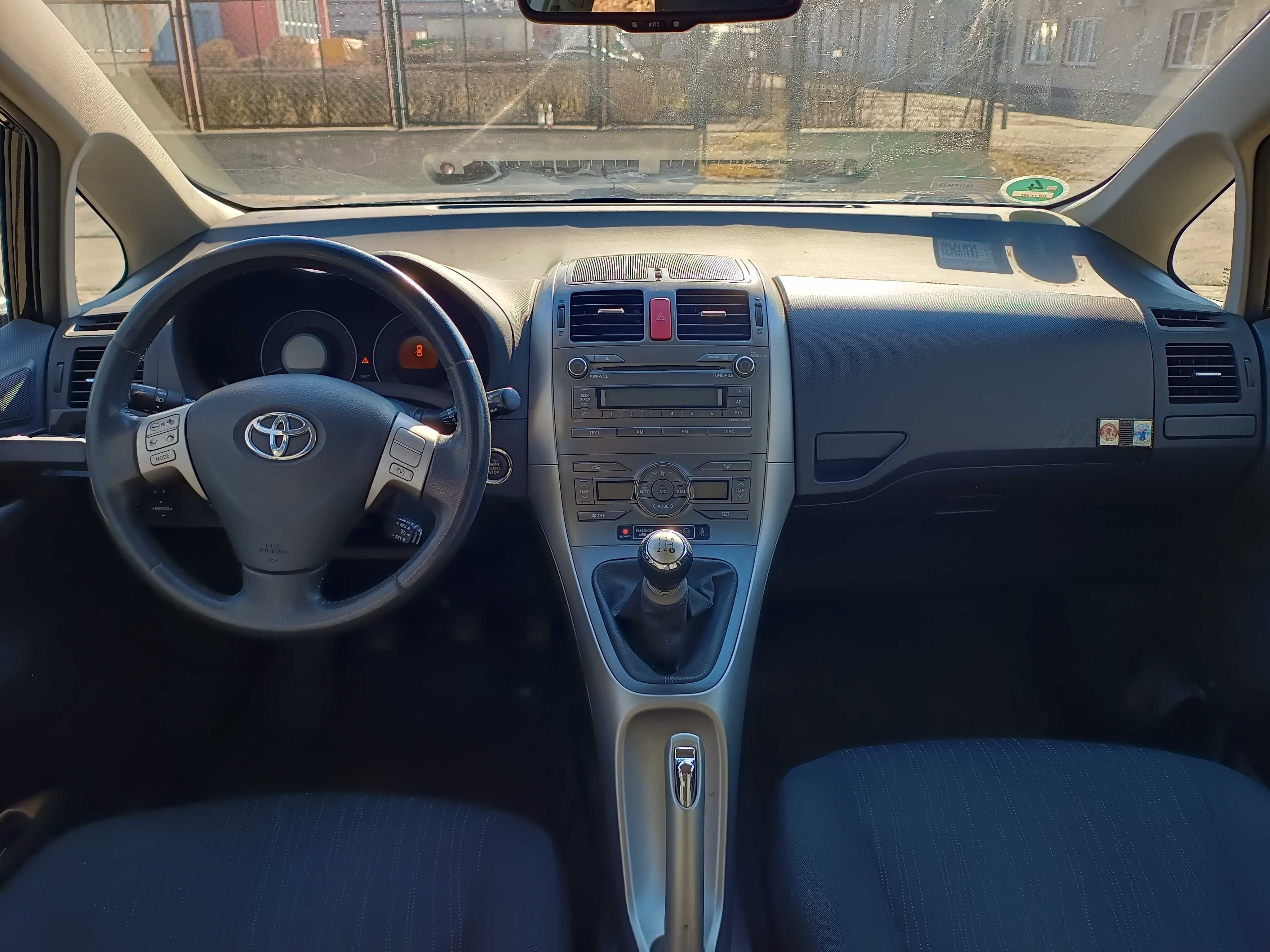 Sprzedam Toyotę Auris generacji 1 rocznik 2008