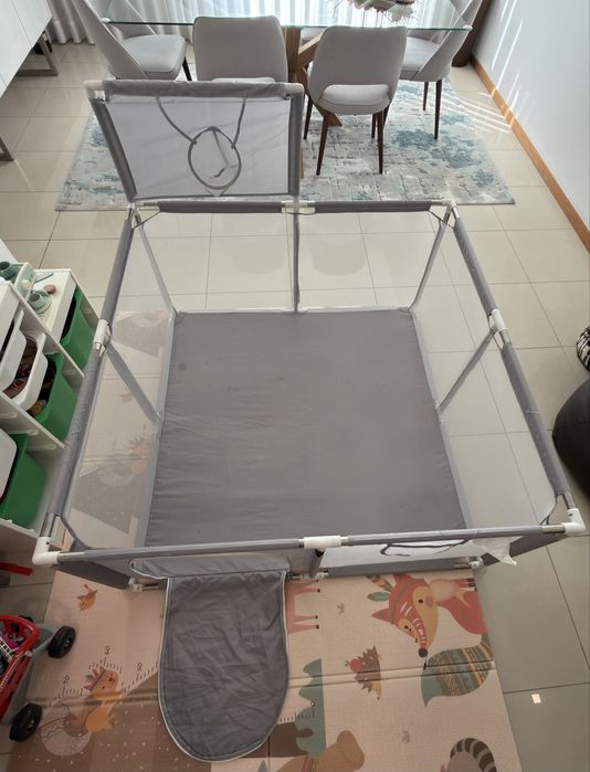 Parque infantil com cesto de Basquete