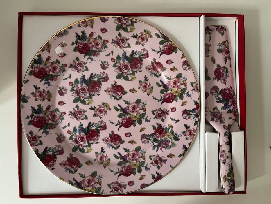 Unikalny, porcelanowy zestaw do ciasta.