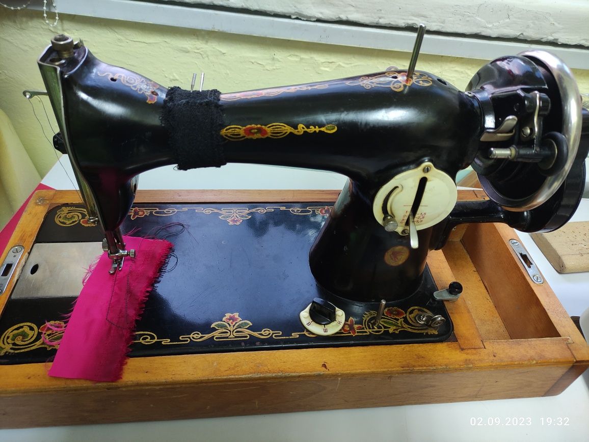 Швейна машинка, ручна, у відмінному робочому стані