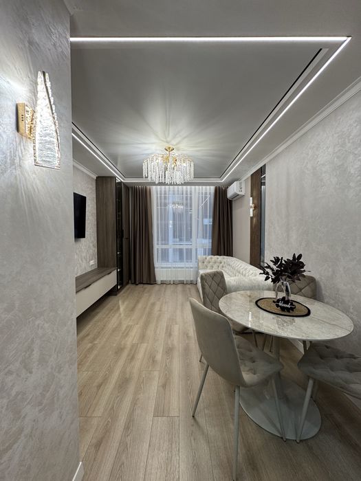 Стильна 2 кімнатна квартира на 4 поверсі, кухня- студія+ 2 спальні