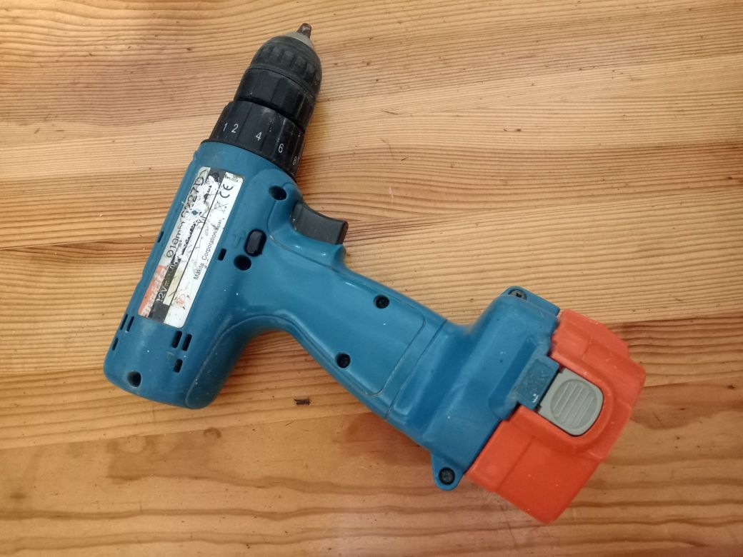 Шуруповерт Makita 6227D