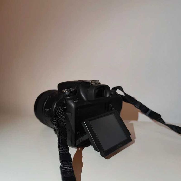 (Reservado) Sony Alpha SLT-A58 DSLR + 18-55mm Lens Kit + Bag + Extras