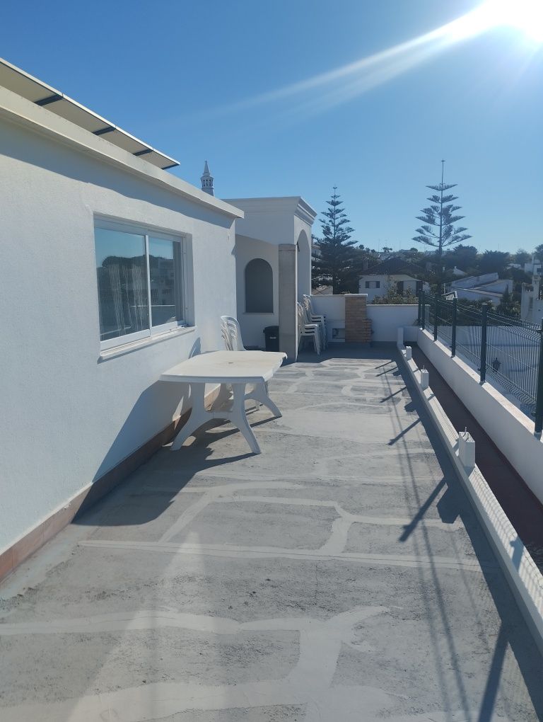 Apartamento T1 com Terraço Envolvente.