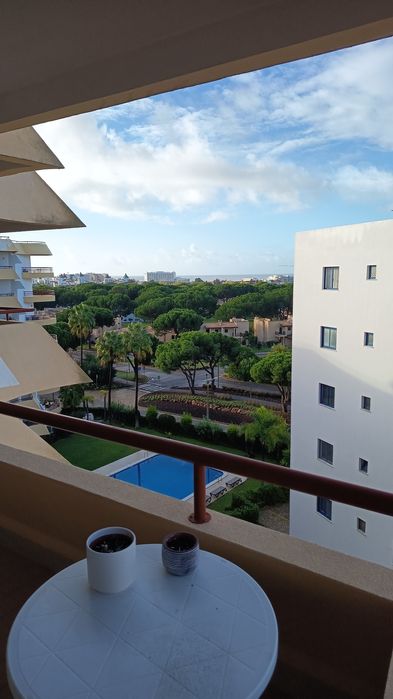 Arrend-se um T2 em Vila Moura