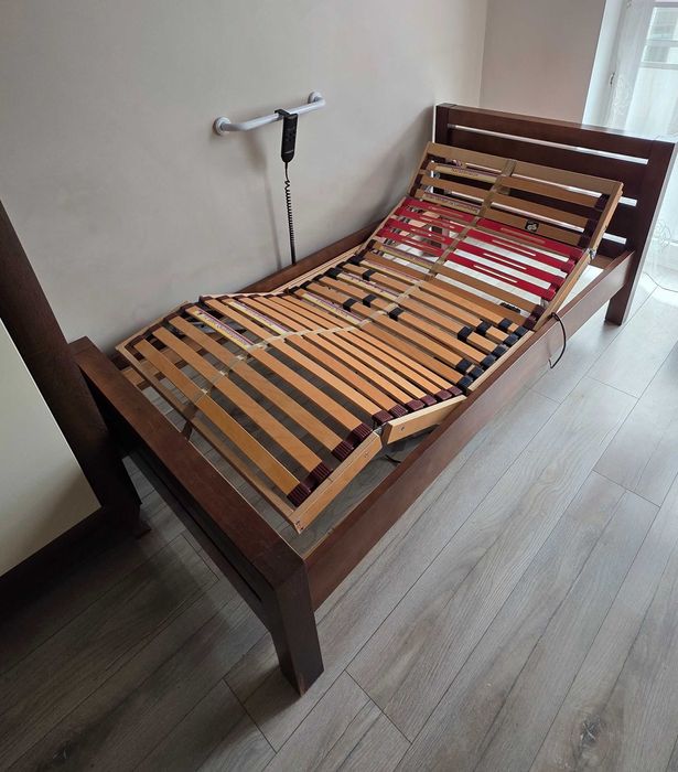 Łózko elektryczne podnoszone z pilota drewniane+stelarz i materac med.