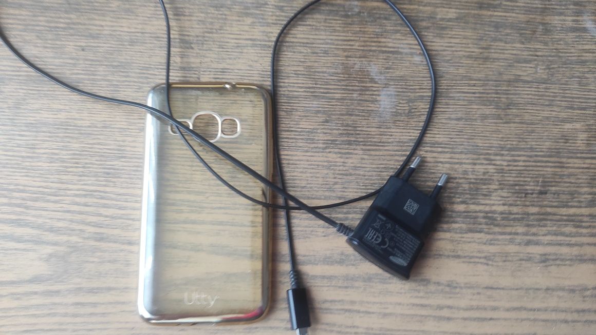 Телефон Samsung galaxy j1