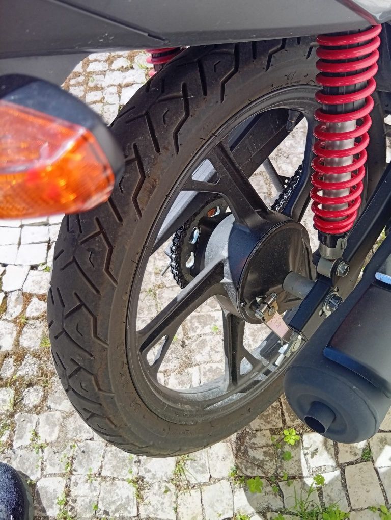 Honda CBF 125 Vermelha