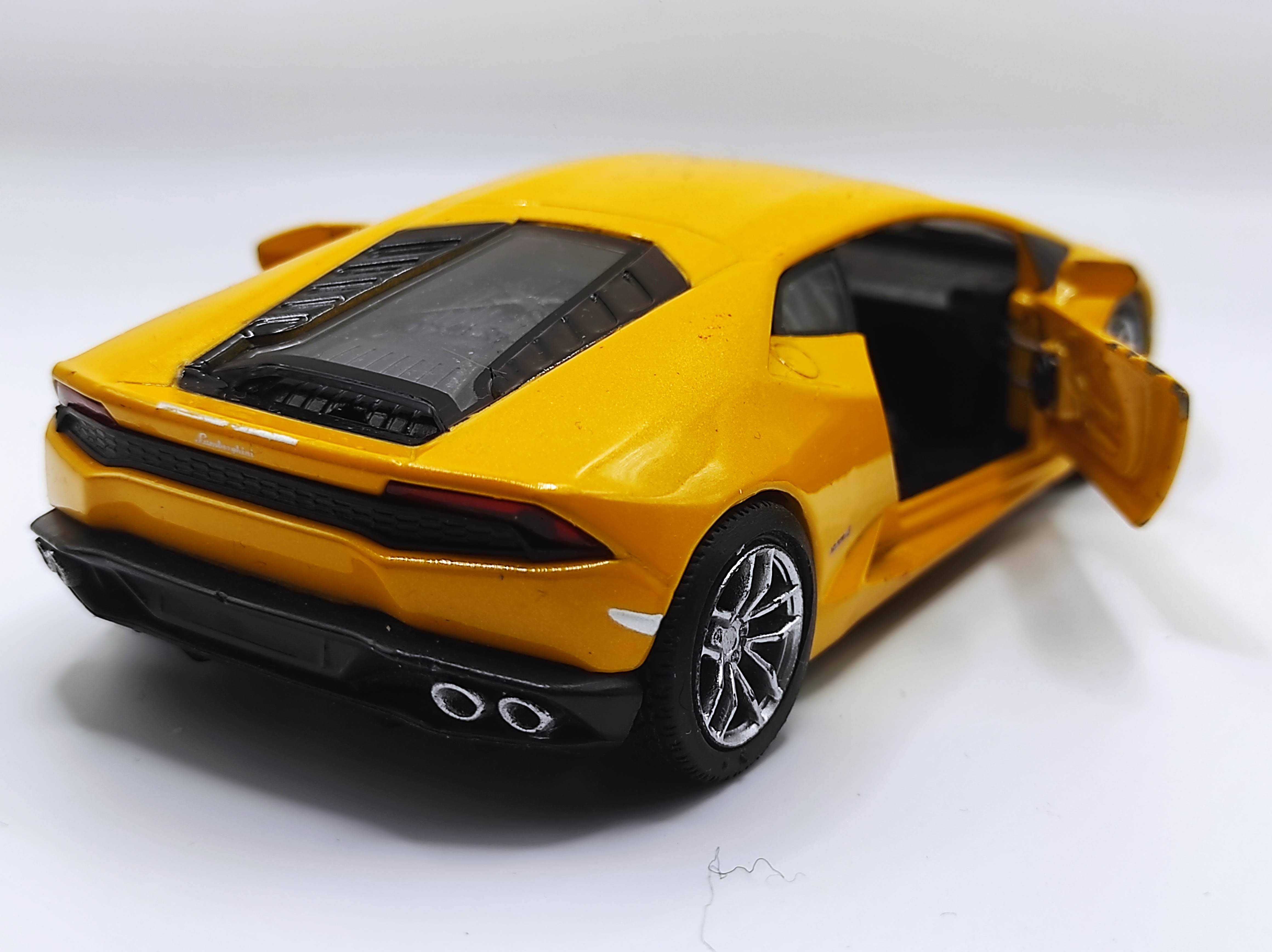 Samochodzik zabawka New Ray Lamborghini Huracan 1/32