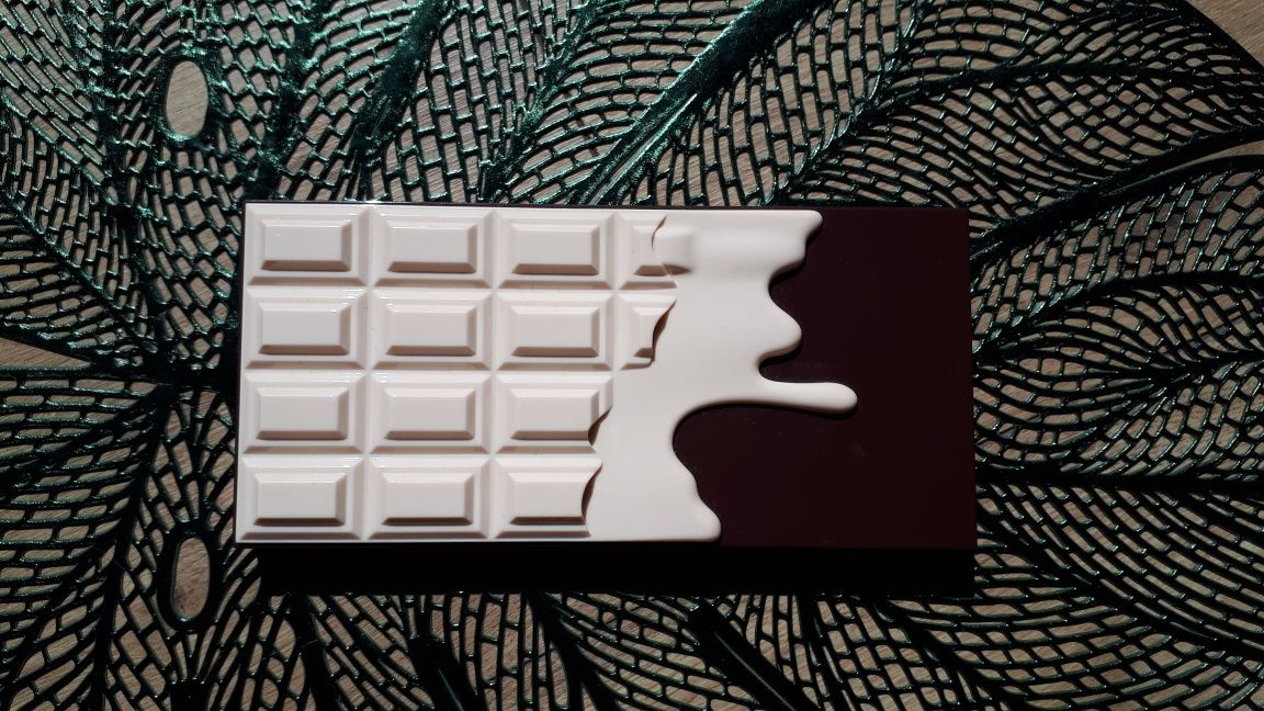 I heart revolution paleta cieni do powiek "Nudes".