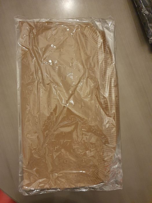 Cienki beżowy sweter