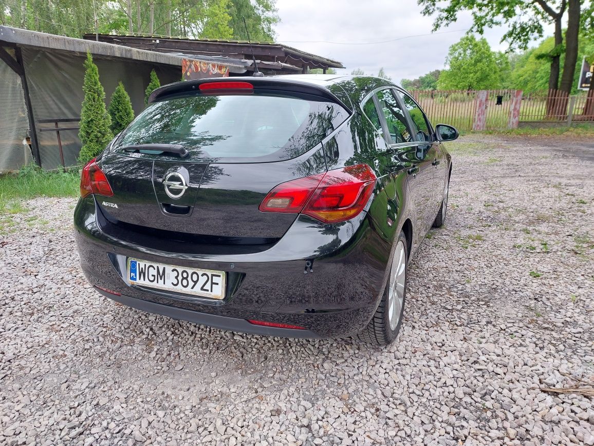 Opel Astra 1.6 2010 BENZYNA+LPG AUTOMAT