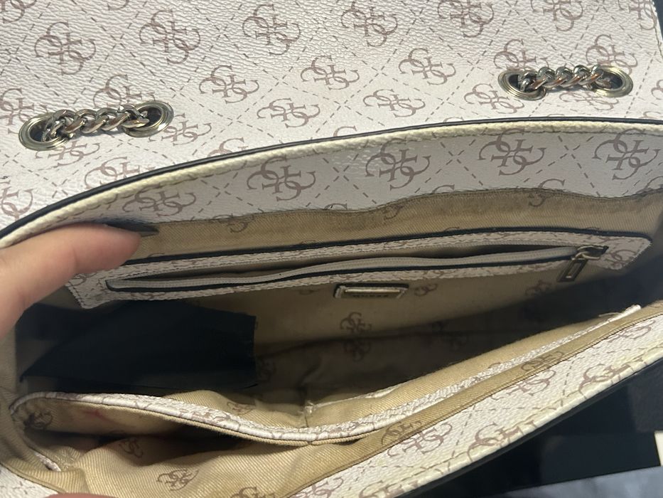 Torebka GUESS beżowa listonoszka, paski