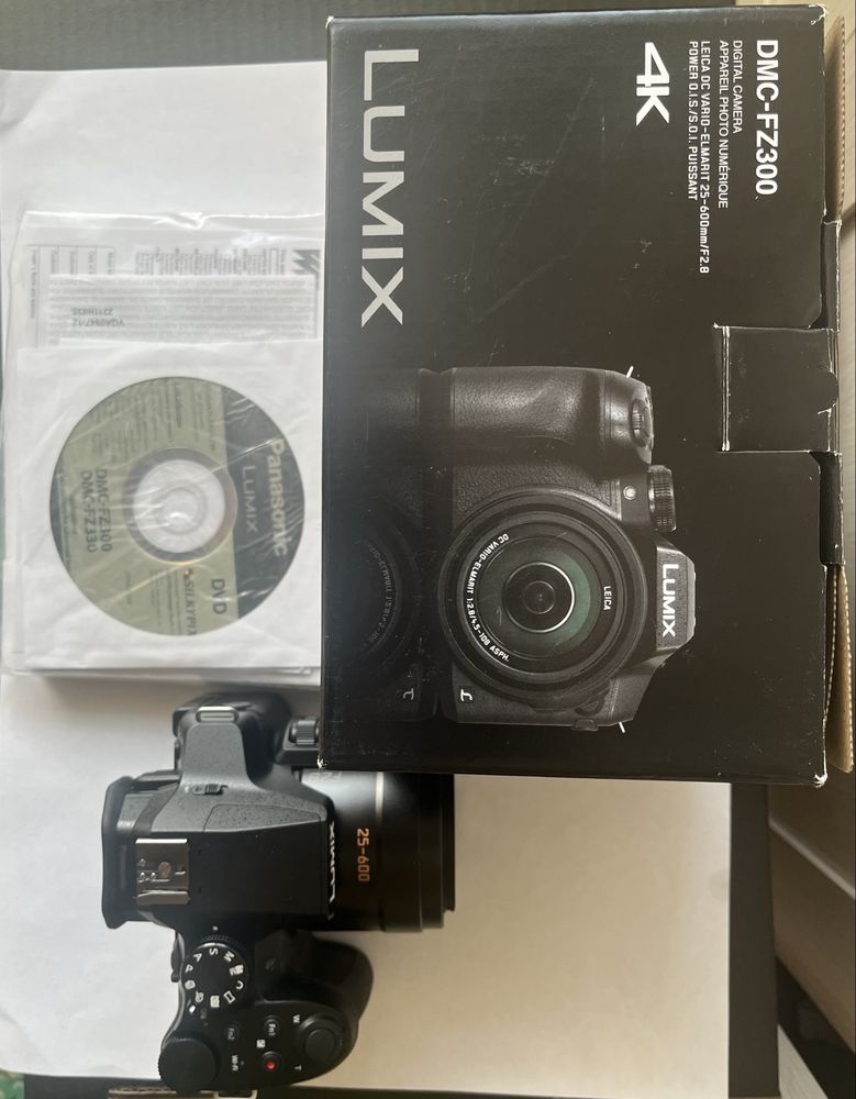 Aparat Panasonic DMC - FZ300 LUMIX NOWY, wraz z akesoriami.