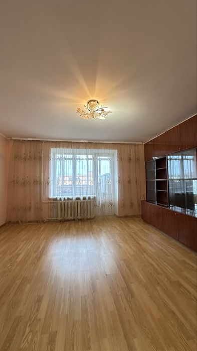 Продаж 3к поруч з центром міста . Міська лікарня