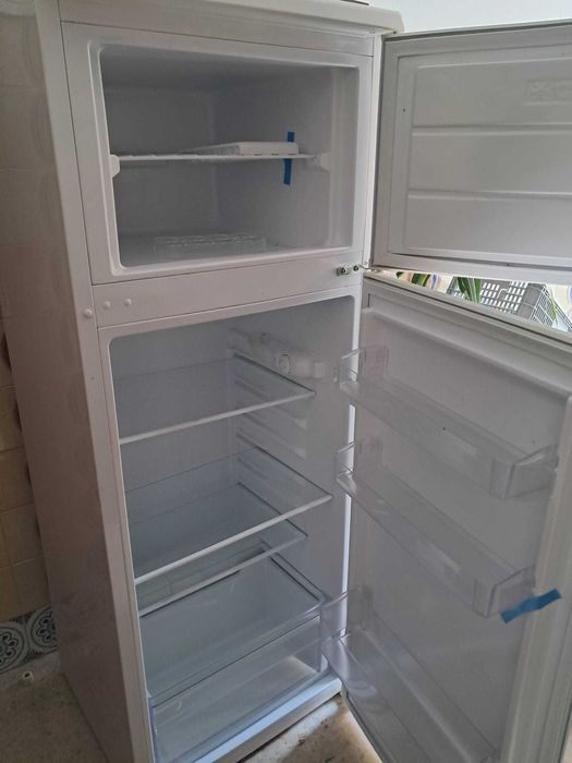 Frigorifico combinado vertical como novo