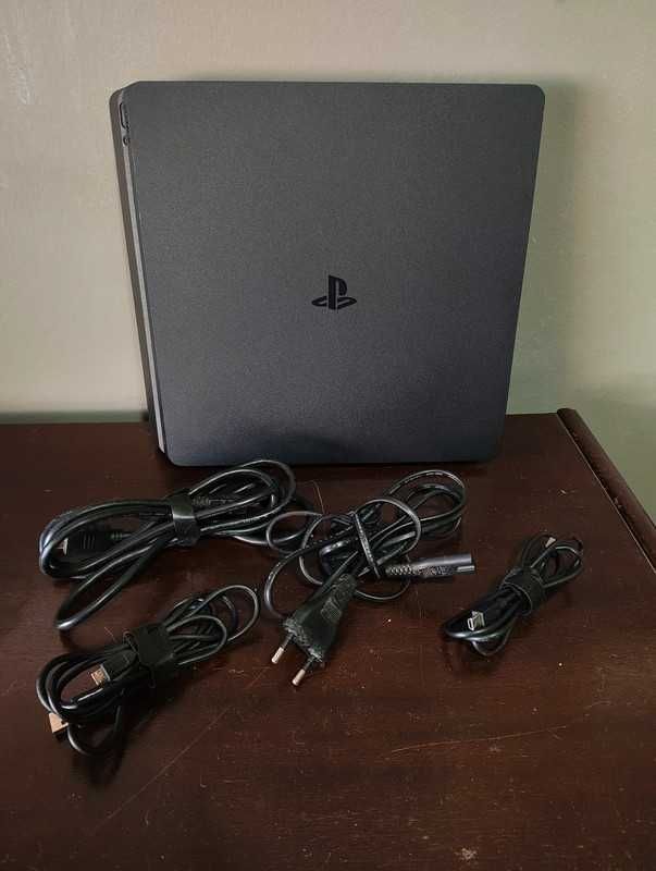 Playstation 4 (PS4) (1TB), como seminova (c/câmara, comandos e jogos)