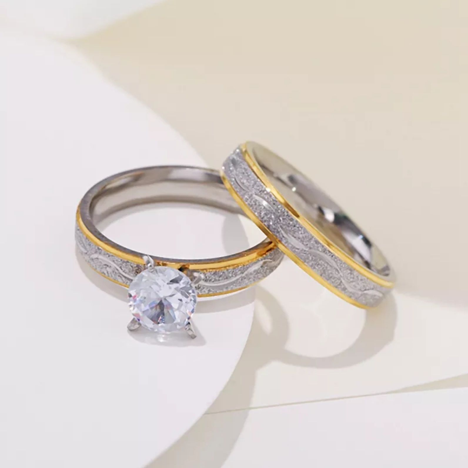 Anéis, alianças, elegância perfeita, fios,brincos, pulseiras etc.