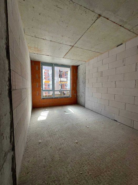 Двокімнатна світла квартира, басейн на будинку