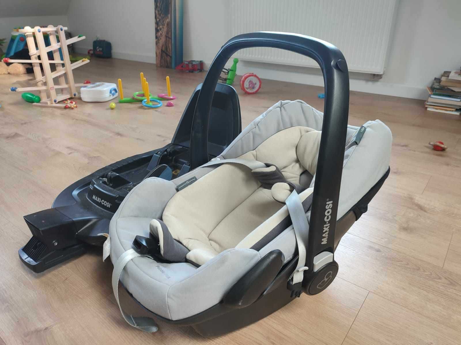 Maxi Cosi - fotelik samochodowy z wkładką dla niemowlaka oraz bazą
