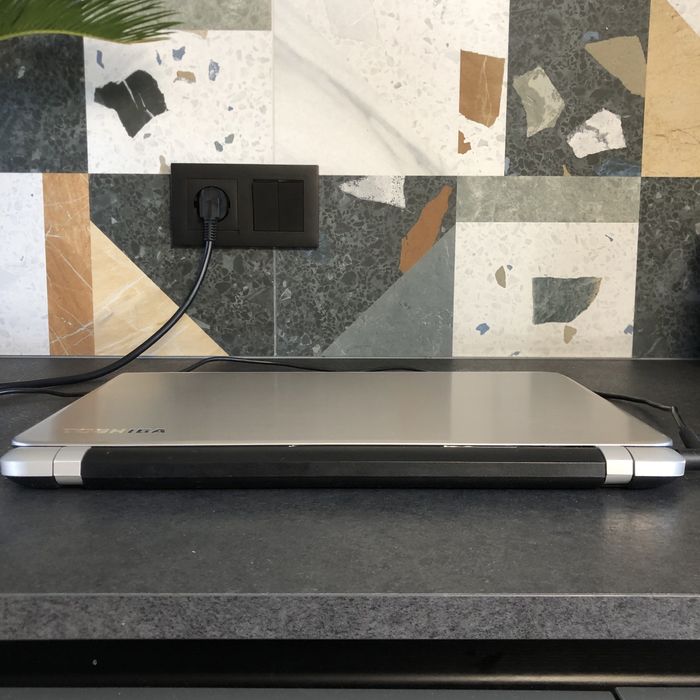 TOSHIBA SATELLITE S55T-B5150 робочий, Core i7 | 16 ГБ ОЗП | SSD 256 ГБ