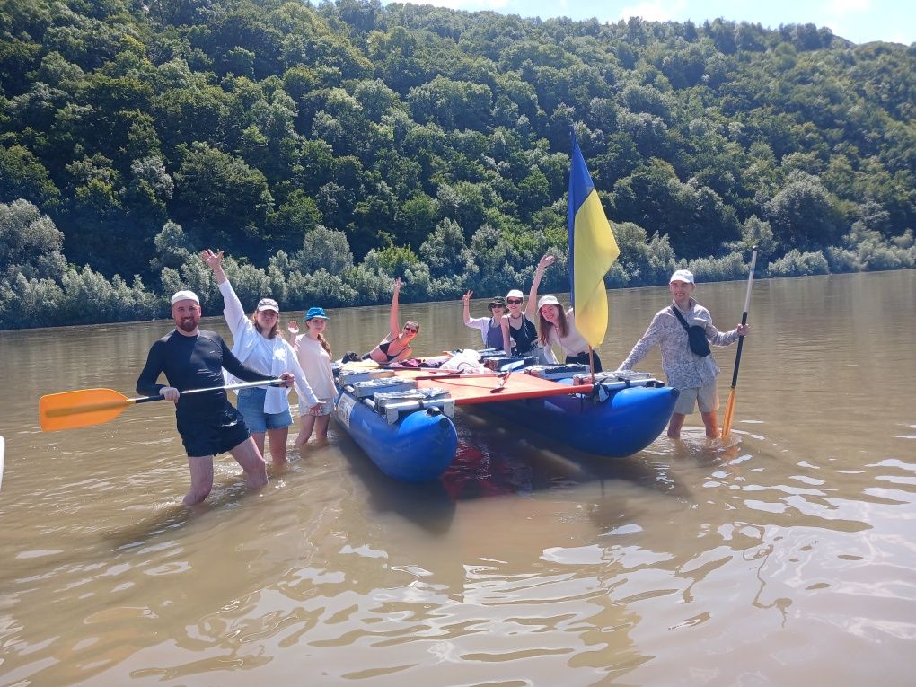 Катамарани, каяки, байдарки. Прокат на Дністрі.