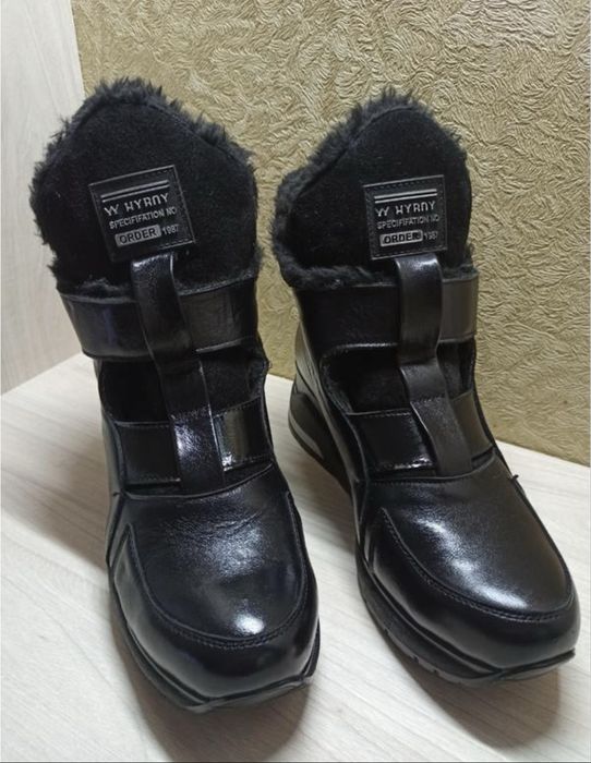 Жіночі зимові черевики
