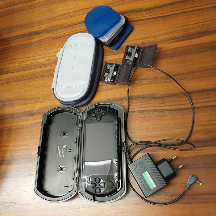 Psp + acessórios + cartão de memória 2GB