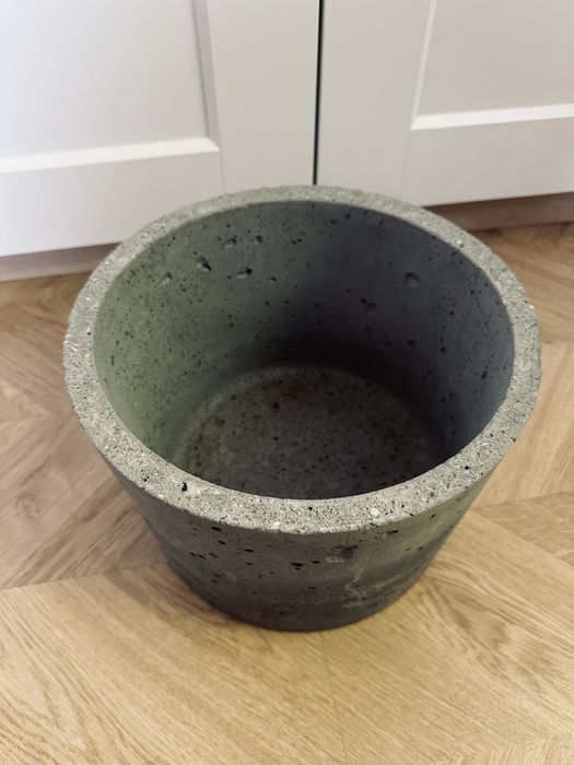 Betonowa donica osłonka ozdobna do ogrodu