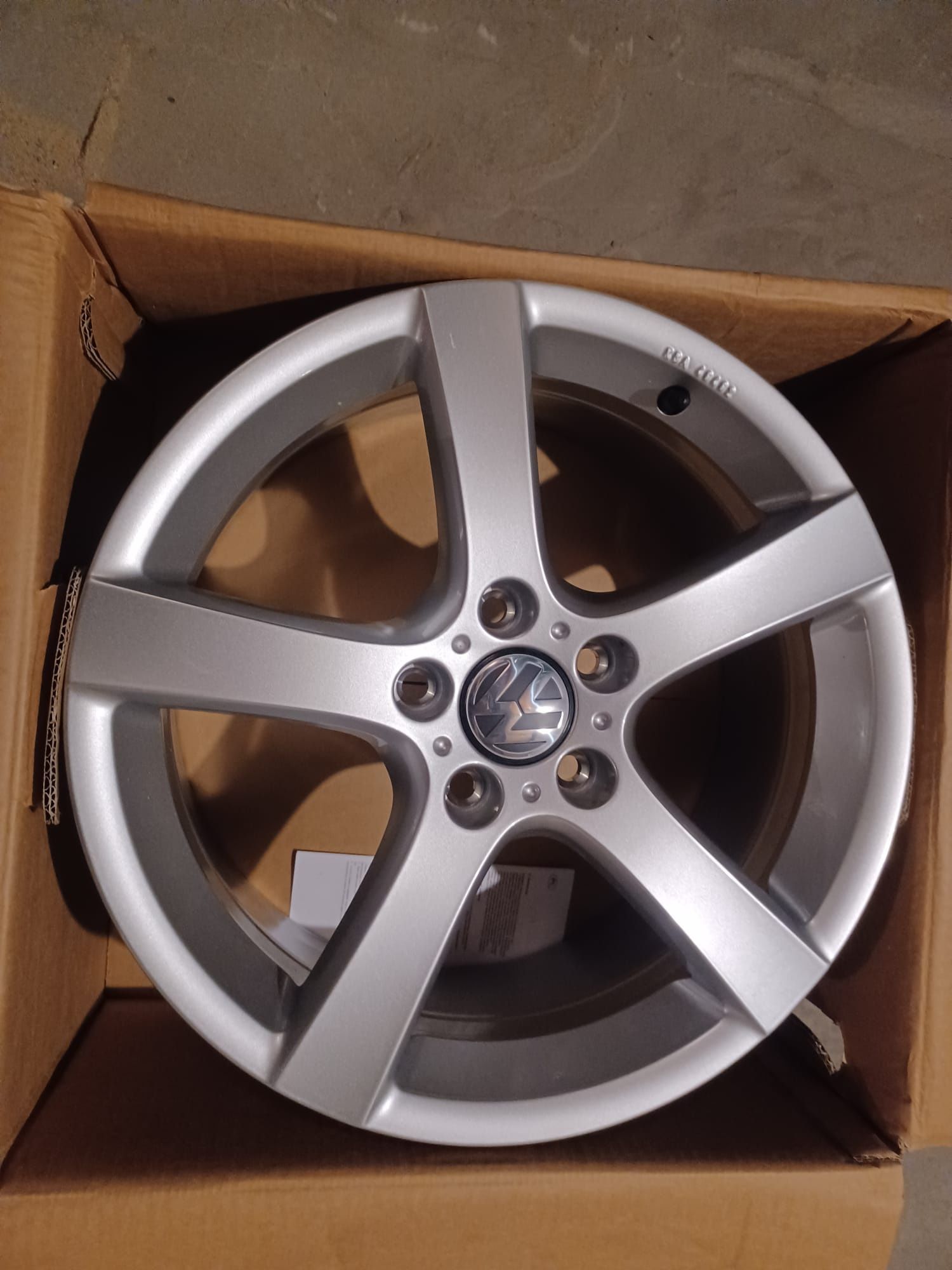 Felgi aluminiowe 17" NOWE  5x112 VW Golf Touran 4szt.