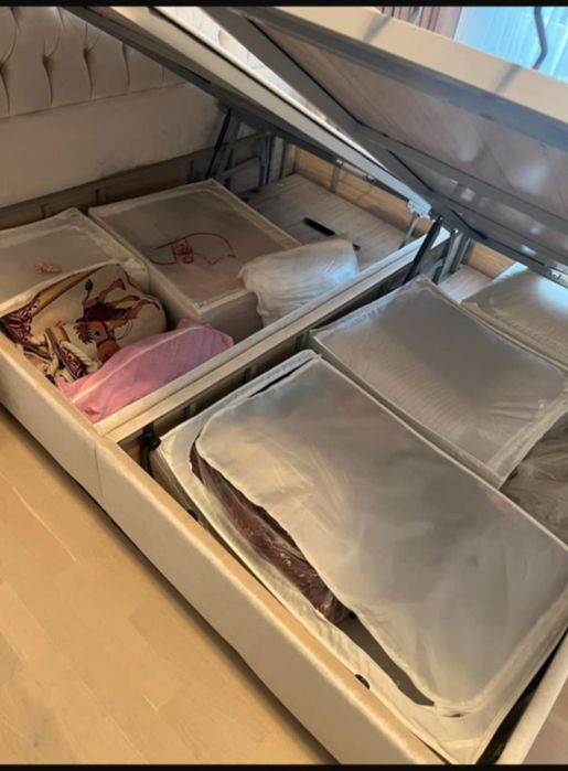 Piękne łóżko sypialniane