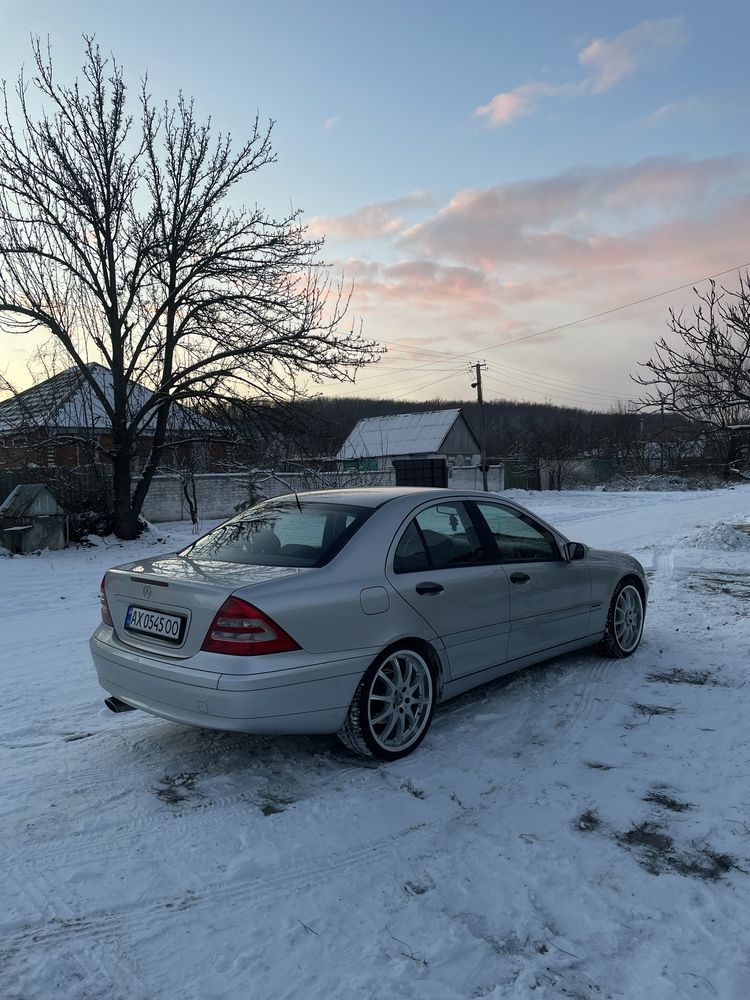 Mersedes benz c200 w203