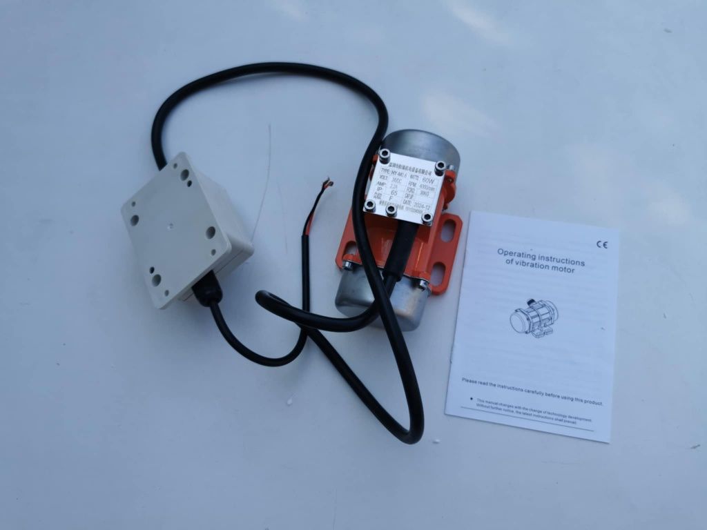 220 V, 60 W, przemysłowy silnik wibracyjny,  1-fazowy 3000 obr./min
