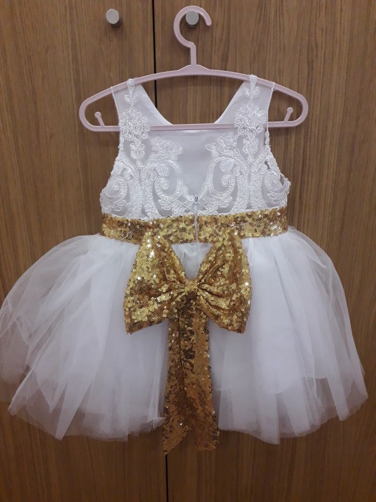 Vestido de tule e renda