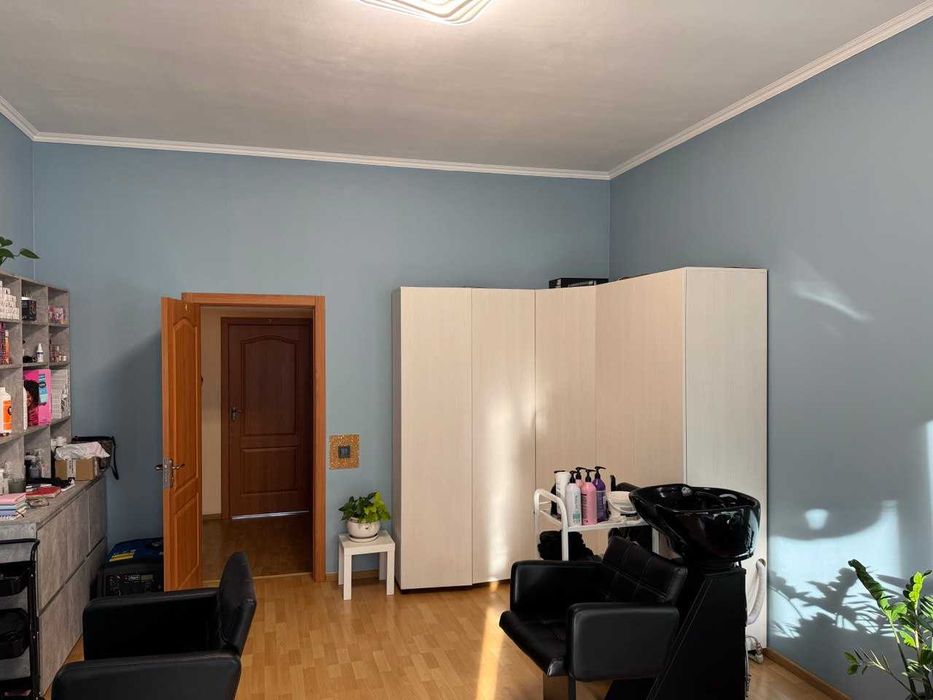 Власник. Великий кабінет 21 м² у центрі з водою і балконом